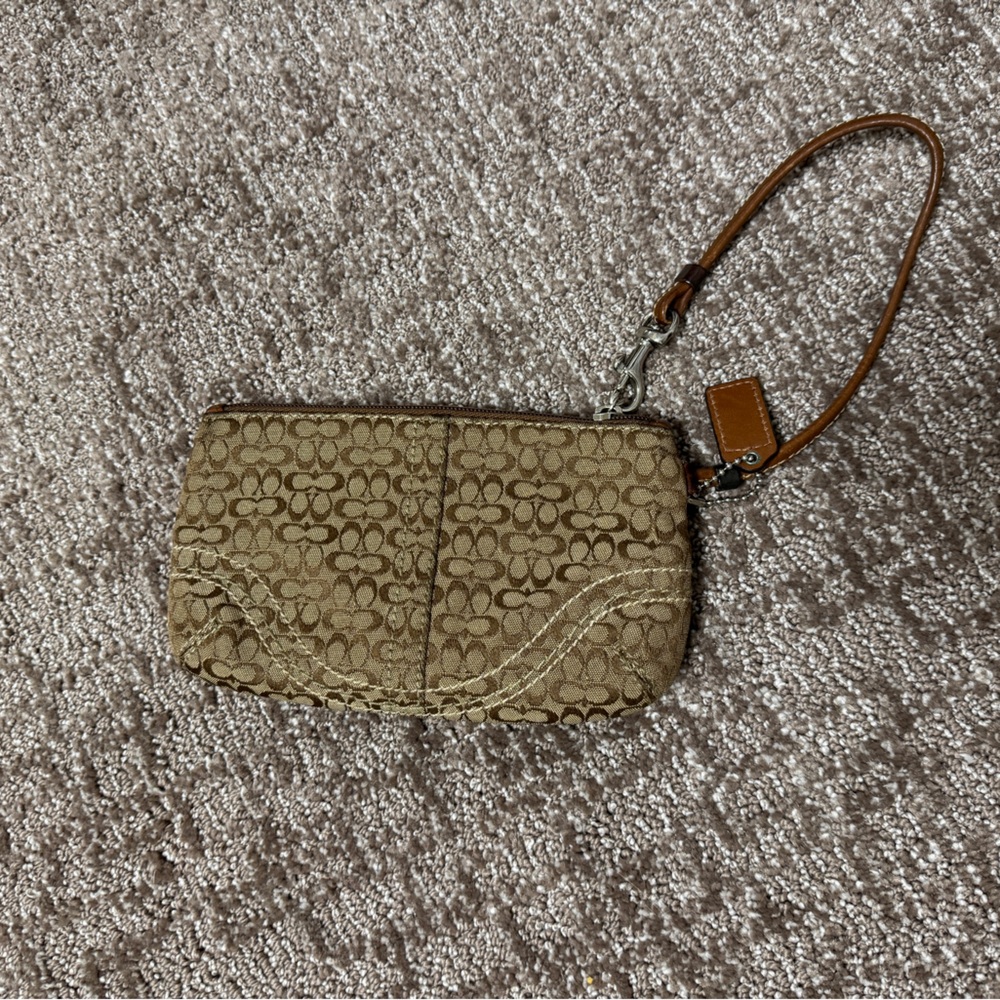 Coach wristlet - Picture 2 of 5